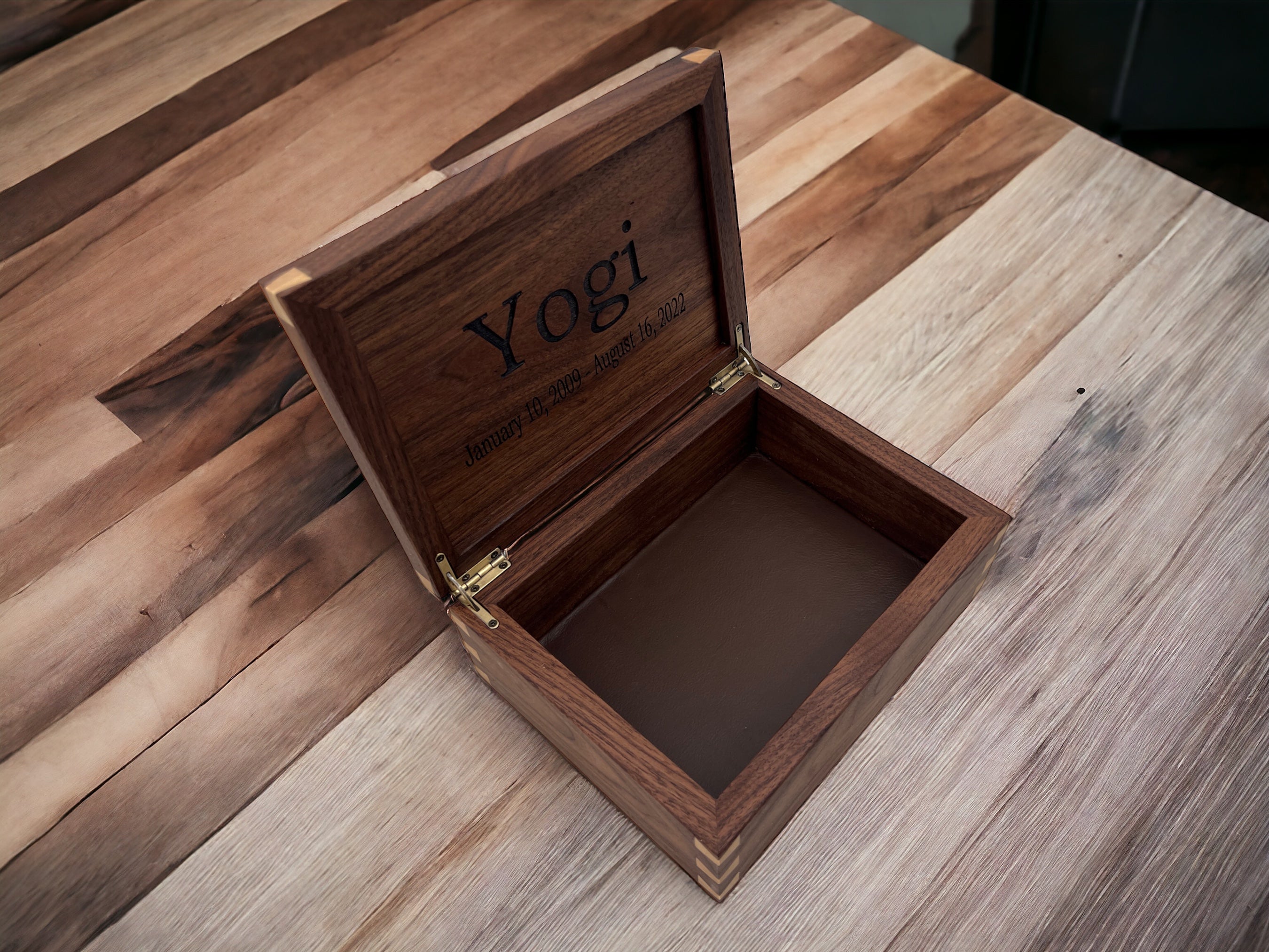 Handcrafted Pet Urn with Personalized Engraving