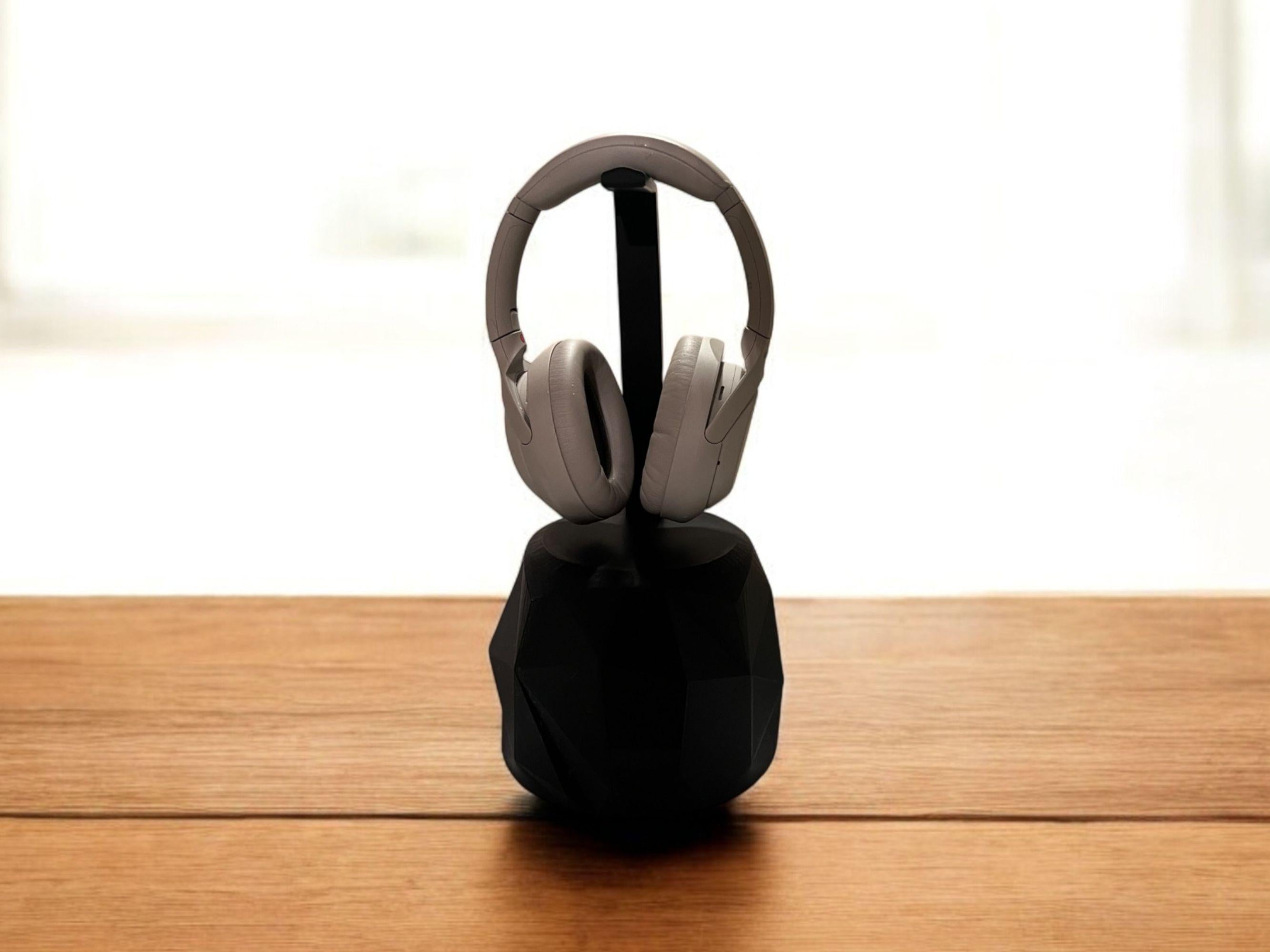 Sturdy Headphone Stand| Large Weighted Base, Easy Assembly, Eco-Friendly PLA, Universal Fit for Desk & Gaming Setup| Gift for Teen| Modern